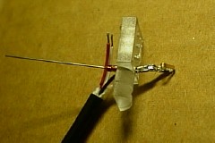 中間のパーツに通す