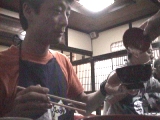黙々とたべる しゅう