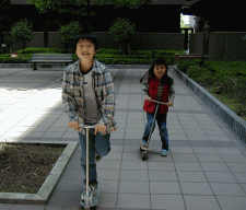 よろこぶチビども