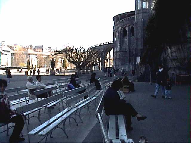 �O���b�g(����)�̑O�̍L��͋F��l���₦�Ȃ�